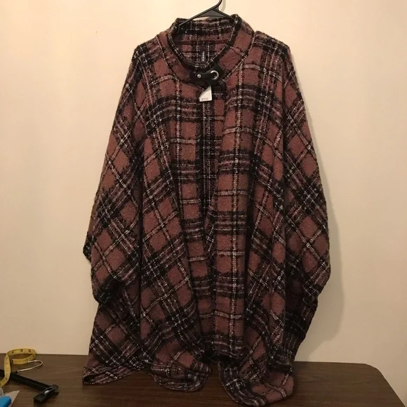 NWT Plus Size Torrid Brown Tunnel Neck Cape Poncho Fashionable - Picture 8 of 13